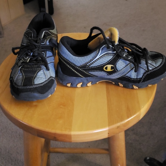 Champion boys sneakers like NEW!! - Picture 2 of 3